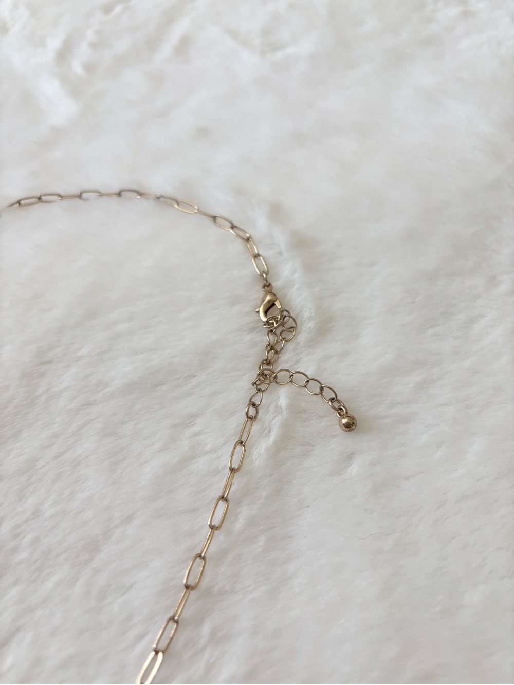 5/$15 🩷 MUST BUNDLE Delicate Cream Shell Pendant Necklace with Gold Chain - Picture 9 of 9